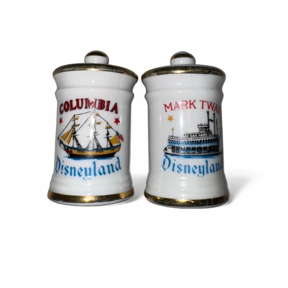 🐭Vintage Disneyland Mark Twain & Columbia Ship Salt & Pepper Shakers⚓️